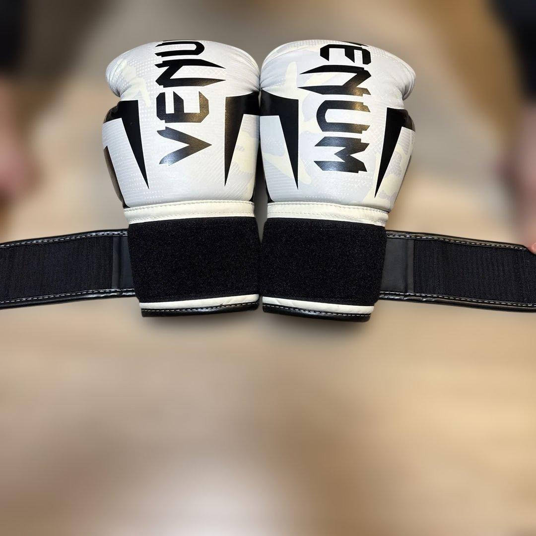 Venum ボクシンググローブ 黒/白　14oz