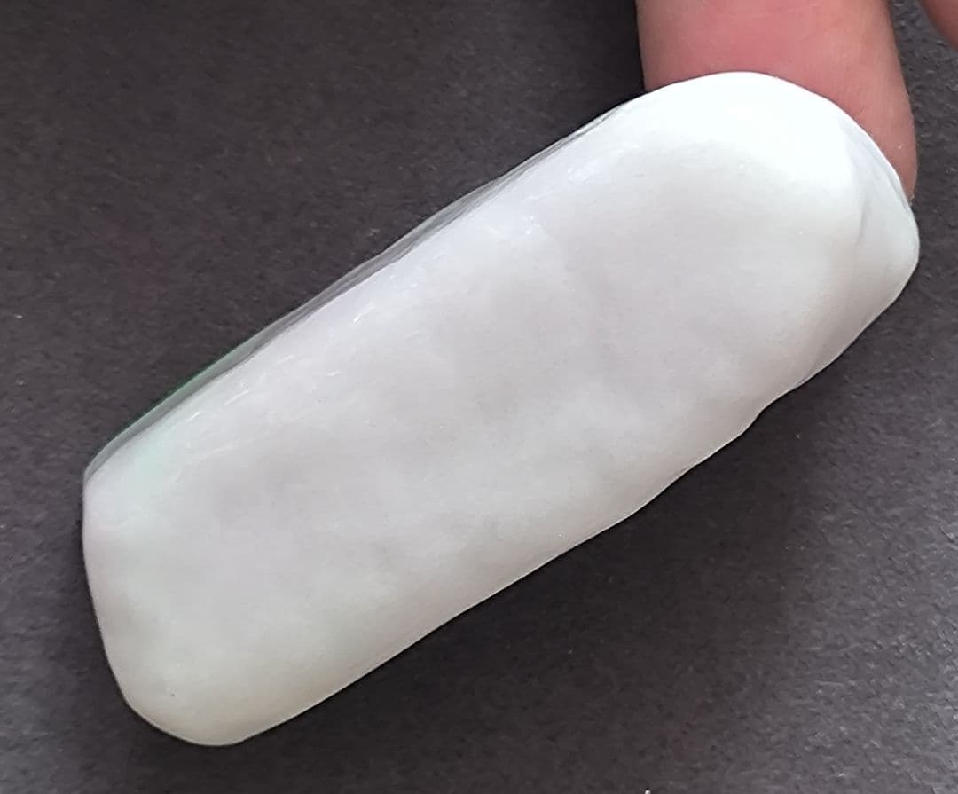 【陽緑】ミャンマー産本翡翠のルース①