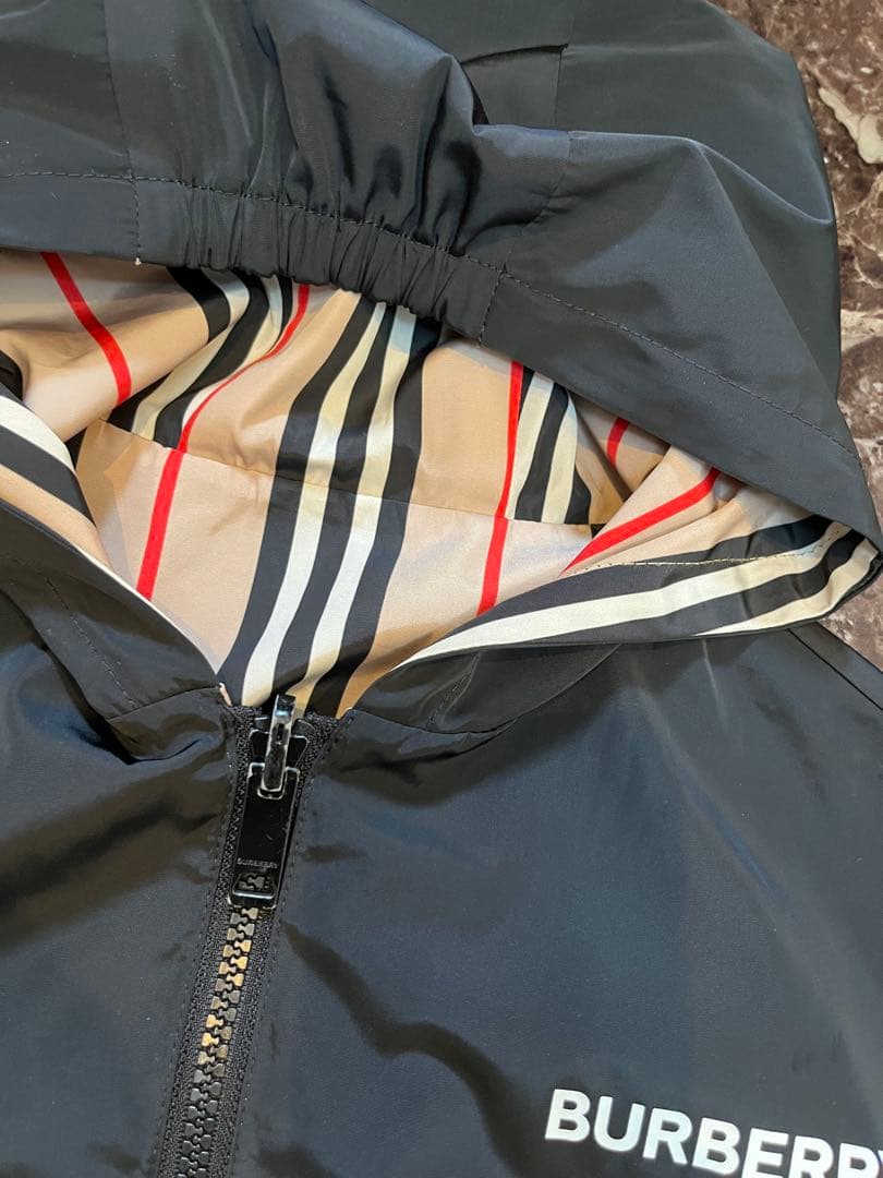 BURBERRY ブラックジャケット　8y 美品