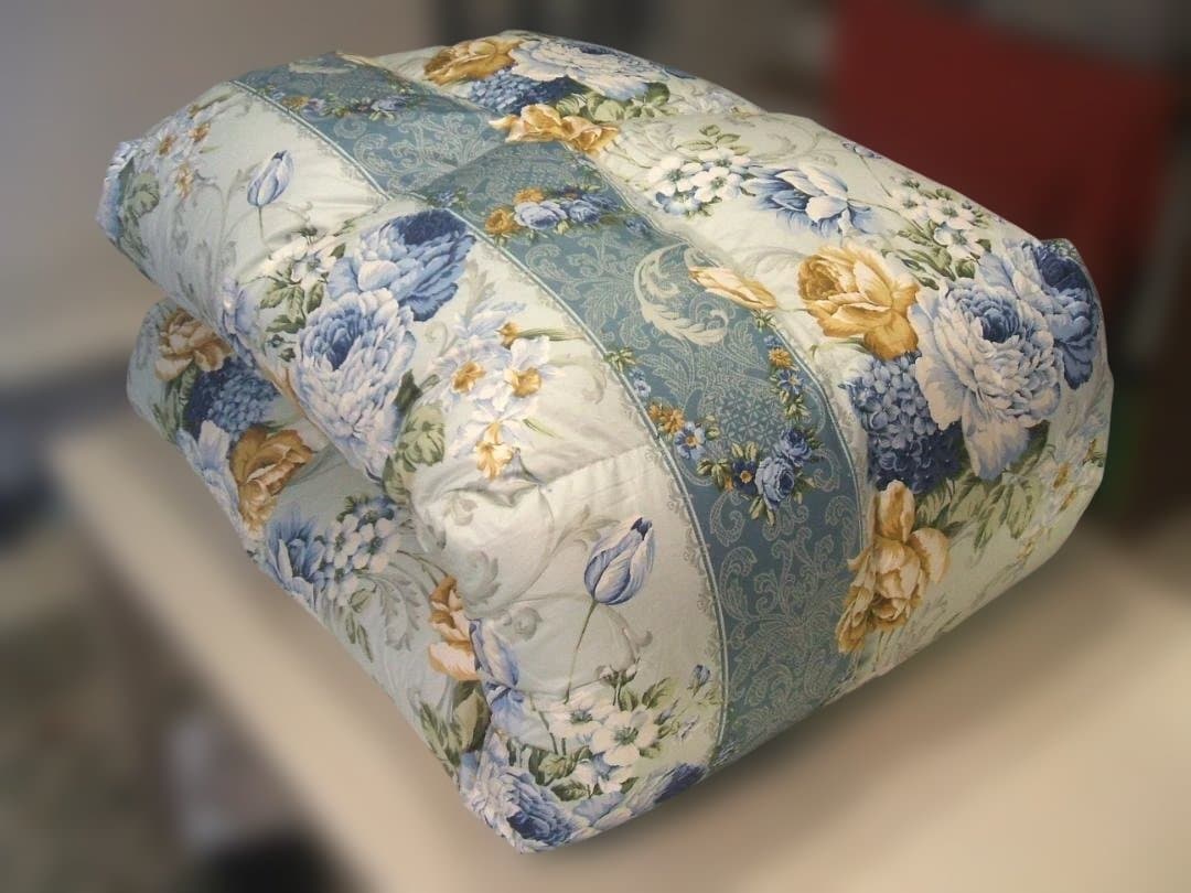 限定お買い得品‼️新品＊ロイヤル＊フランス９３％＊増量１，３キロ＊羽毛布団ＳＢ