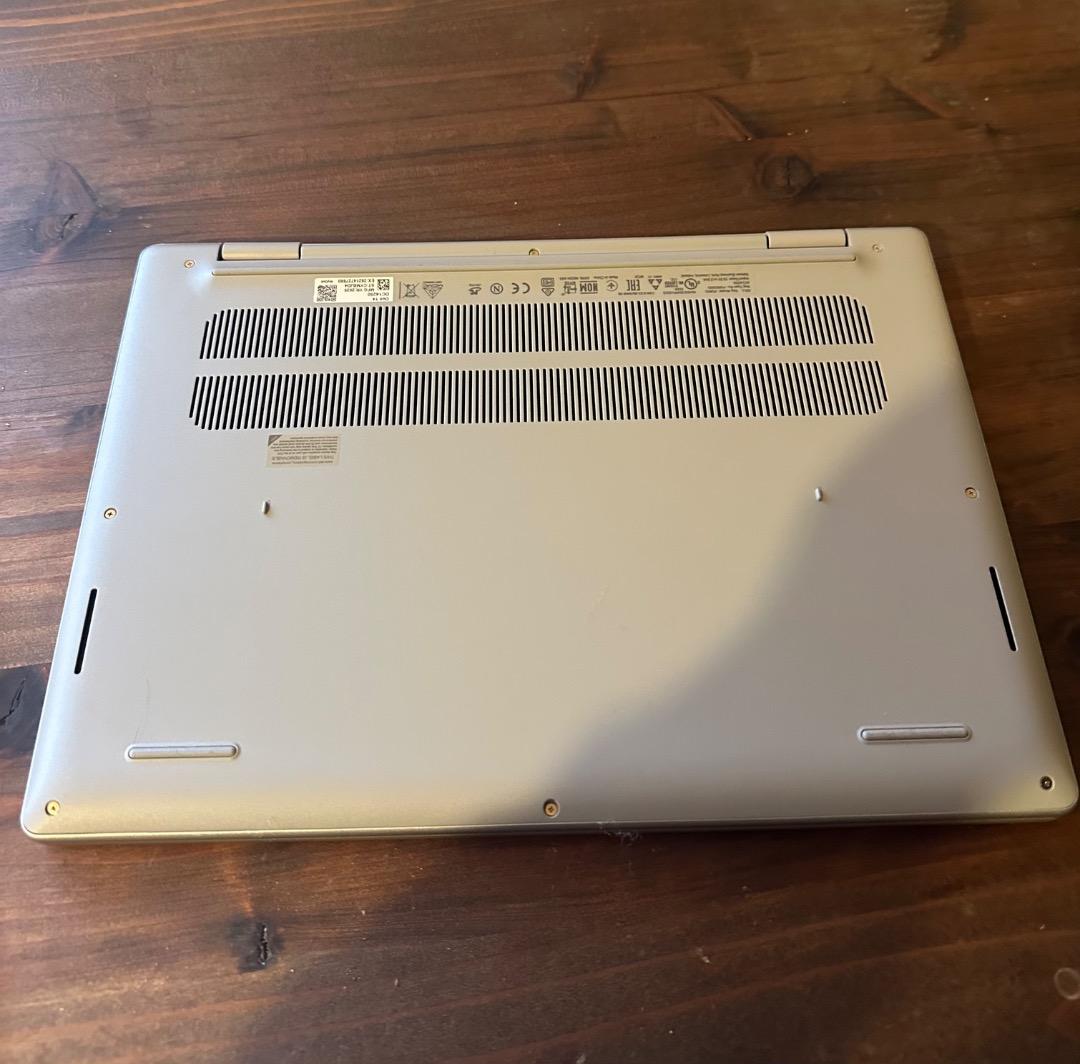 未使用に近い Dell 14 Core i3 8GBメモリ 512GB SSD