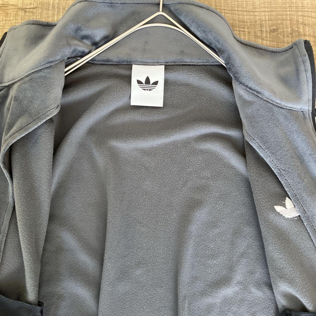 【人気モデル】adidas ベロア トラックジャケット グレー トレフォイル