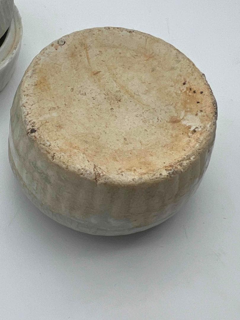 北宋時代　青白磁貼花牡丹花卉文合子 一対　二個　香盒　香合　茶道具(A-82)