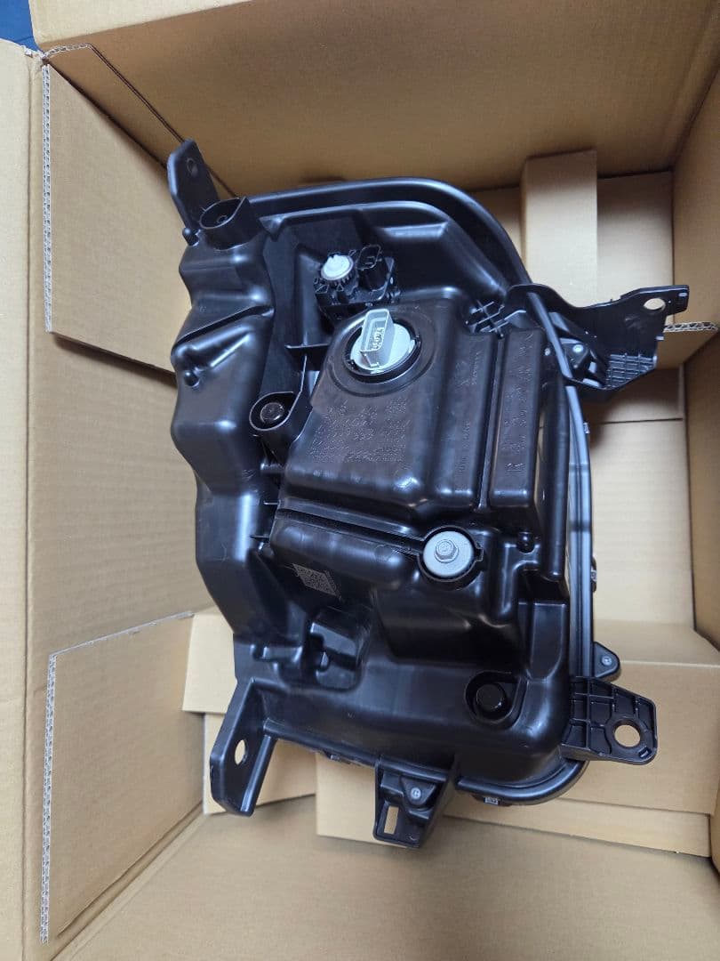 ホンダ、N-BOX カスタム ＪＦ5 ヘッドライト