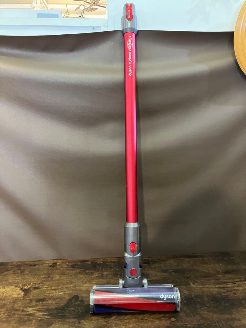 Dyson V10（SV12）コードレスクリーナー アタッチメント多数付き