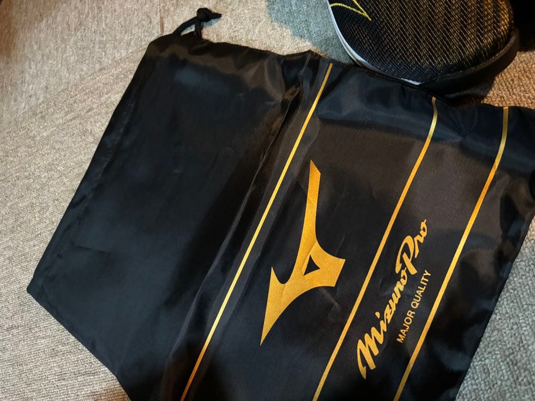 Mizuno トレーニングシューズ 黒/黄 収納袋付き