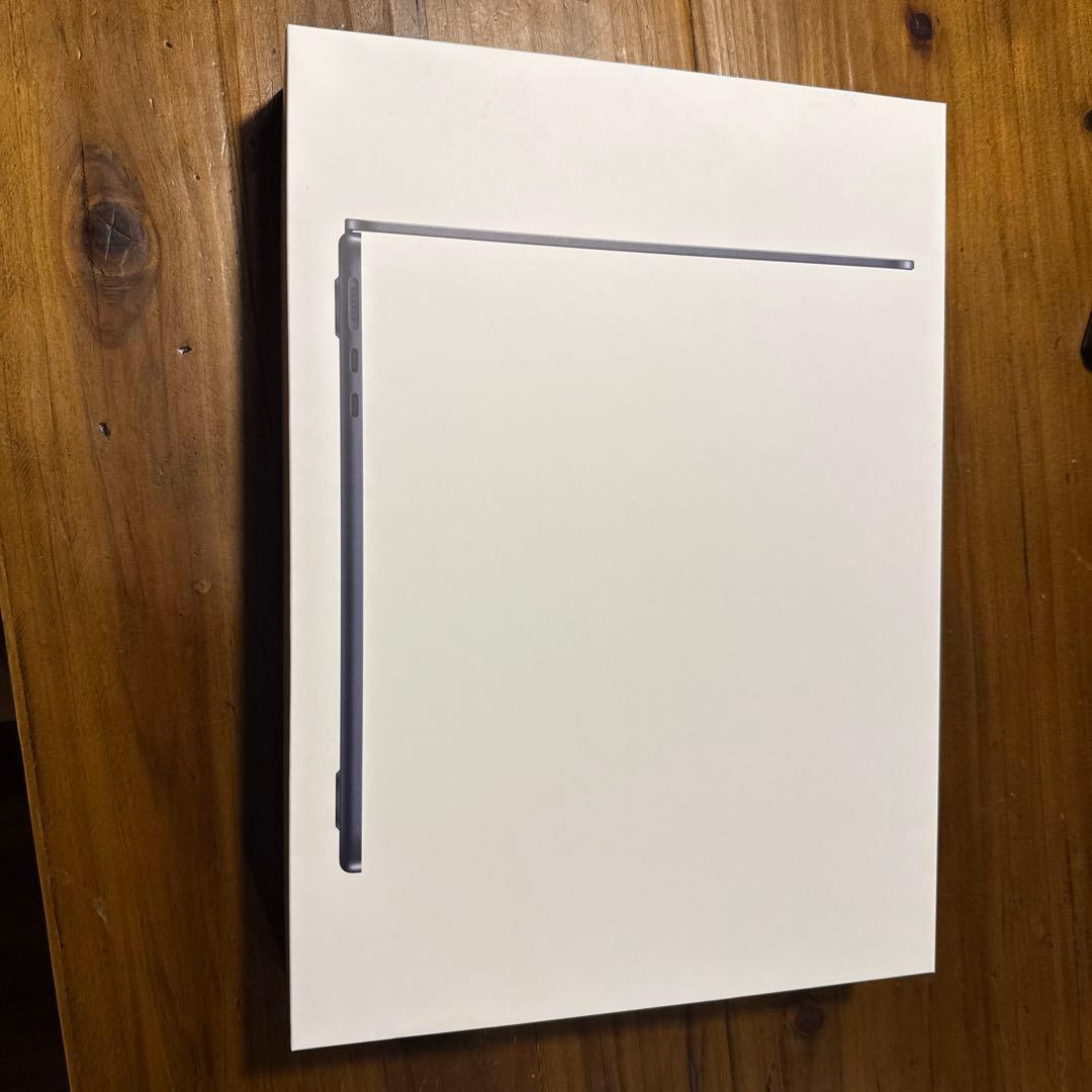 【ほぼ新品】M2 Macbook Air 256GB 8GB