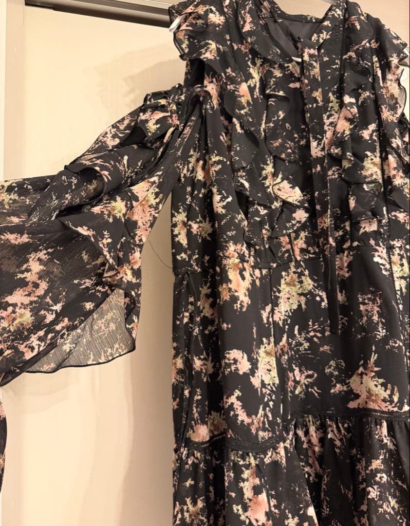 新品タグ付き　SNIDEL プリントフリルミニワンピース