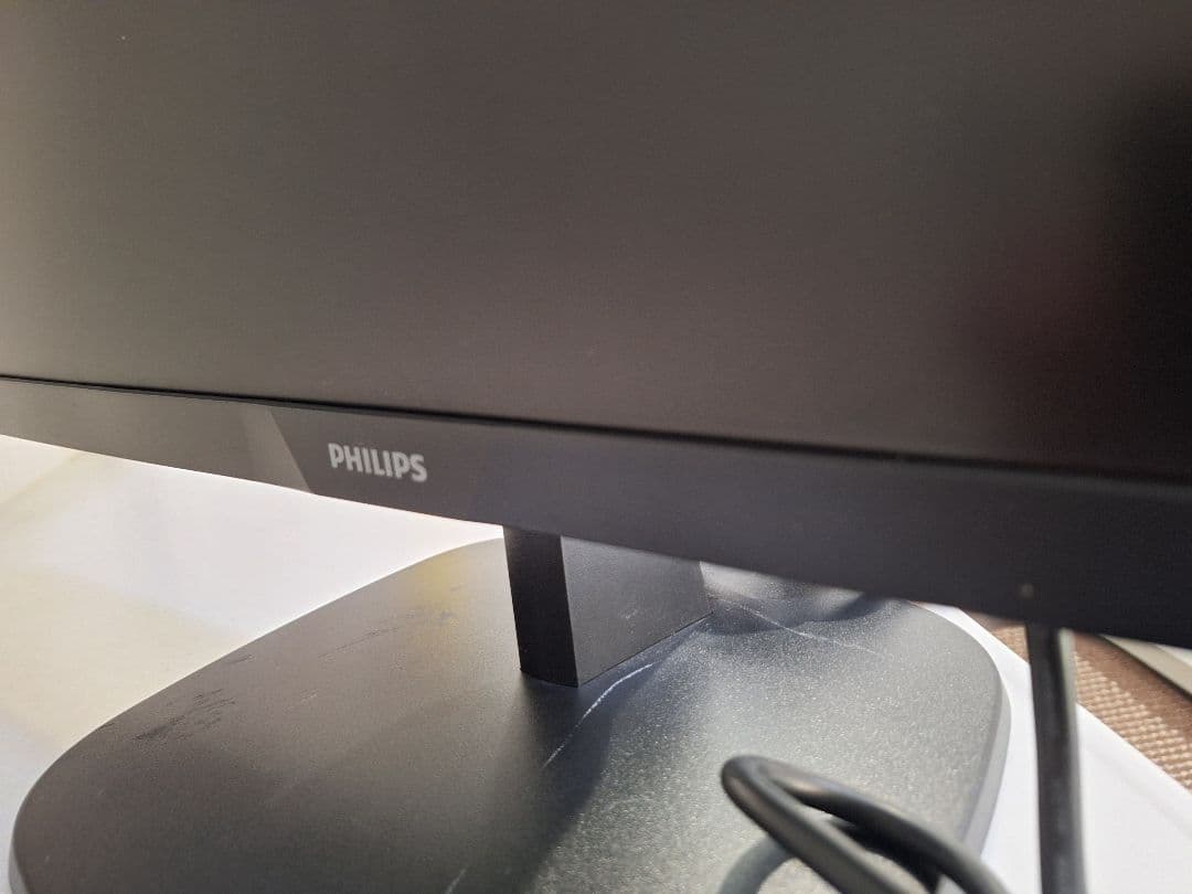 PHILIPS 273V7Q　27インチモニター　内蔵スピーカーあり　ps4対応