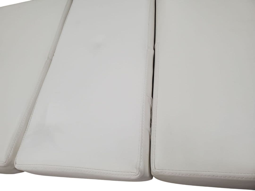 折りたたみ施術ベッド　ホワイト　整骨院整体　エステ　マッサージ　施術台