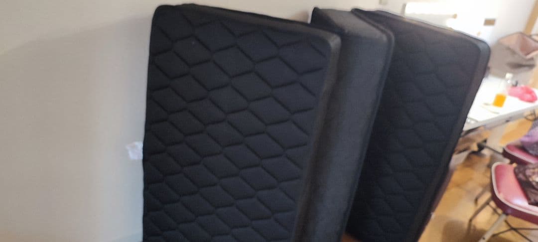 （引き取り限定）ブラック セミダブル マットレス 三つ折り