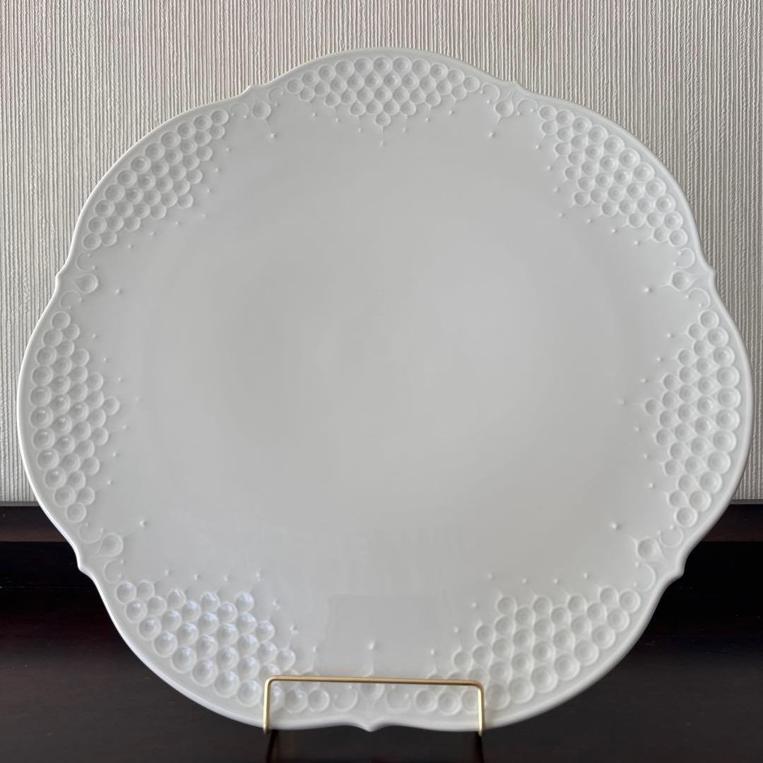 【廃盤新品】マイセンホワイトレリーフ　31cmプレート１枚ギフトボックスしおり付