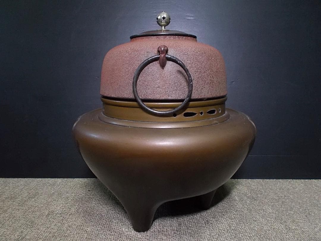 茶道具 人間国宝 釜師:高橋敬典 銀摘み 風炉師:金森 寛斎? 唐銅鬼面風炉