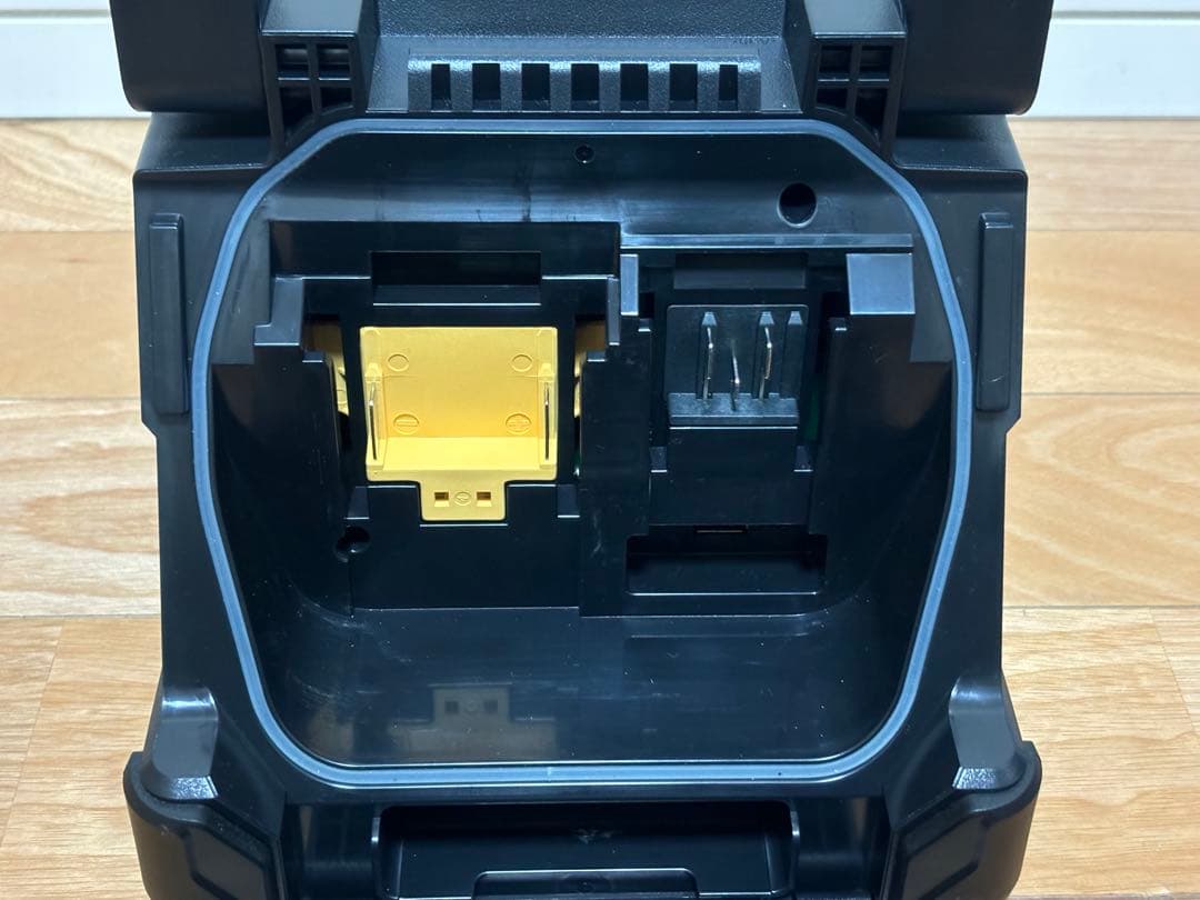 makita USBメモリ音楽再生機能付 Bluetootスピーカ MR202B