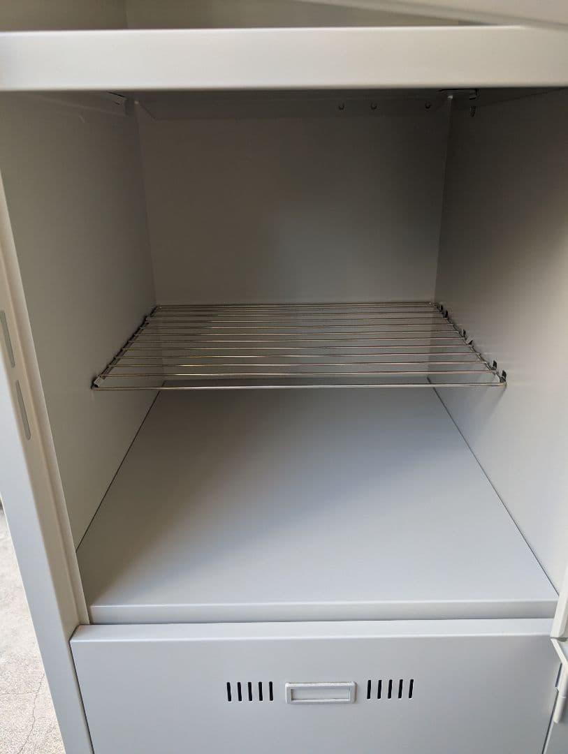 【美品中古】オフィスロッカー 8扉/棚付き/キー全て有※一部地域配送無料