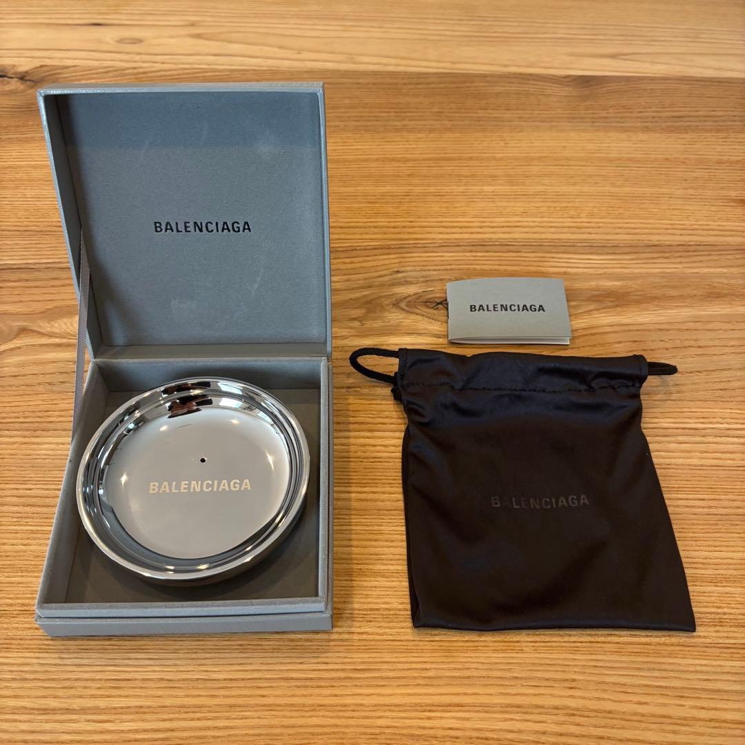 非売品　未使用　BALENCIAGA メタルトレイ 直径10cm