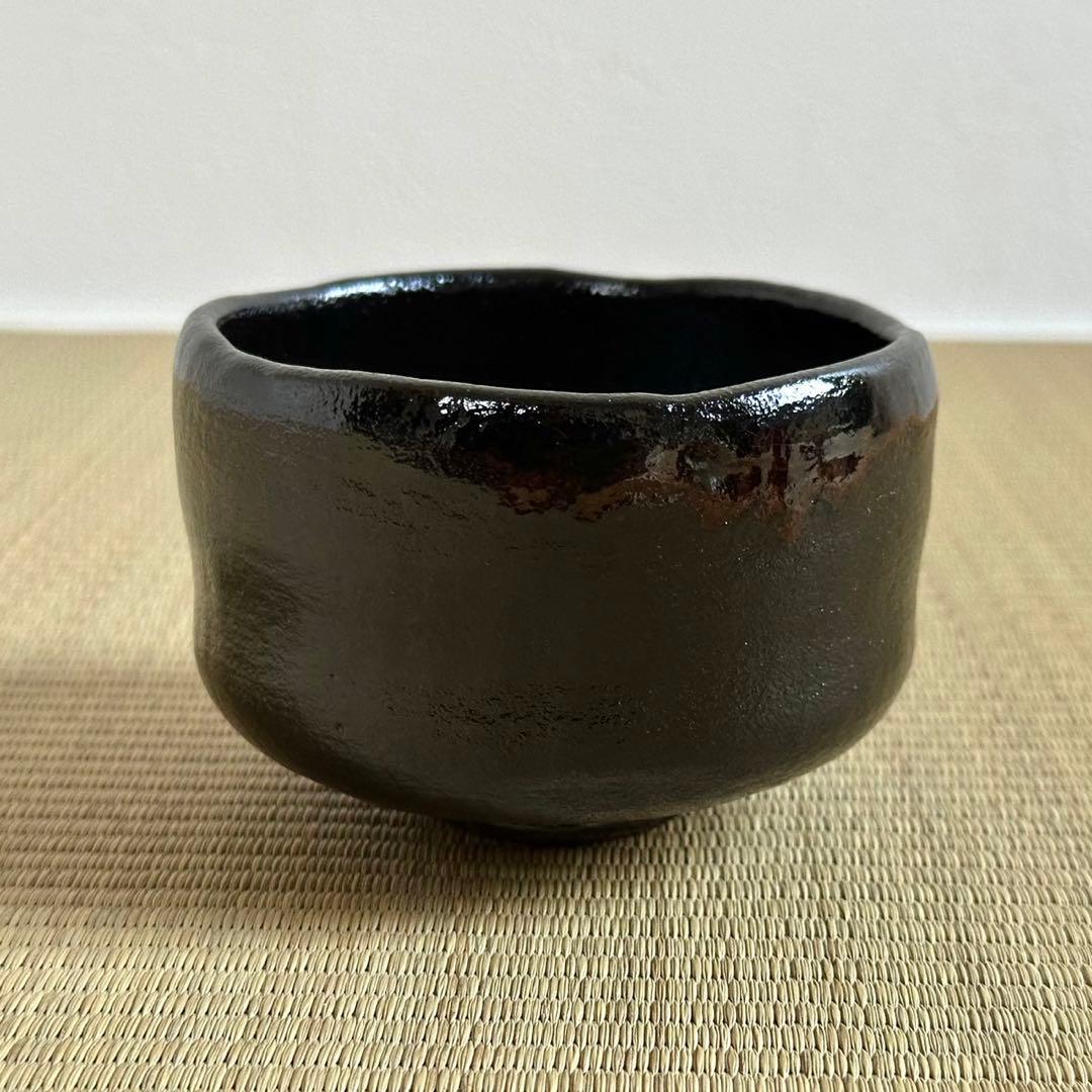 美品【黒漆爪赤 利休箱 お茶道具セット付】利休形茶箱 黒楽茶碗 紙箱 茶道具