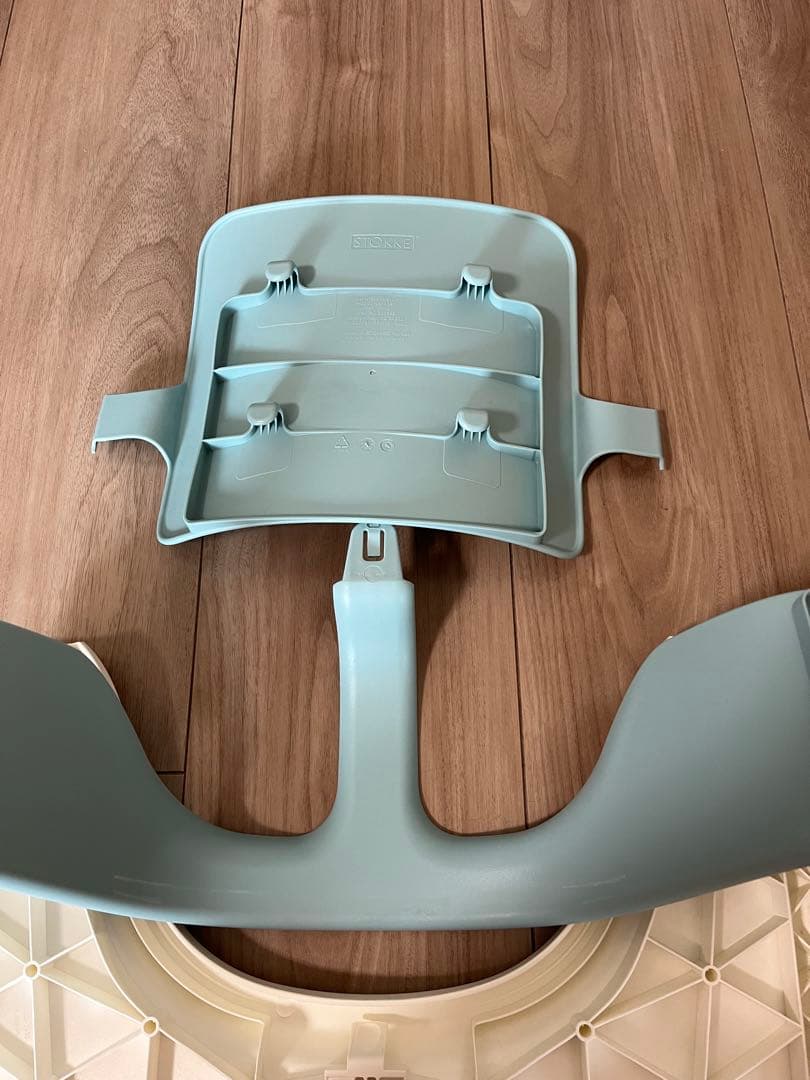 ストッケ　トリップトラップ用ベビーシートとテーブルセット