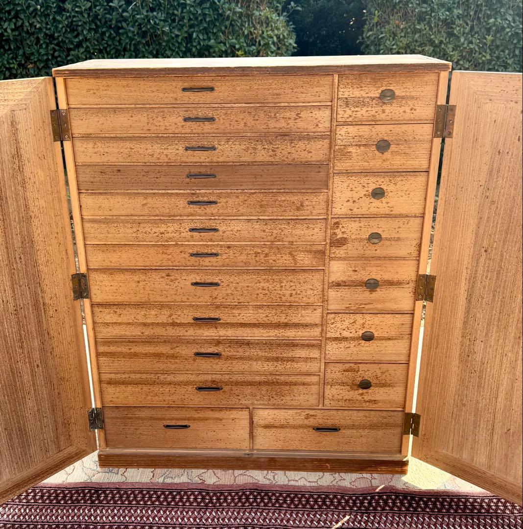 気づけば手放せない｜大正期 総桐 観音扉 小引出し箪笥