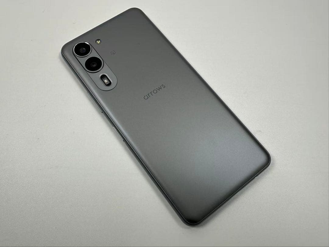 美品 Arrows We2 Plus F-51E 256GB グレイ