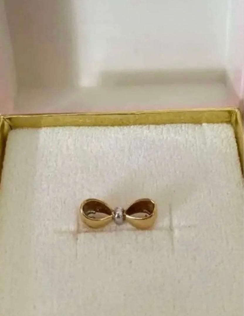 18K ペンダントトップ　ネックレス　ゴールド　リボン　チャーム