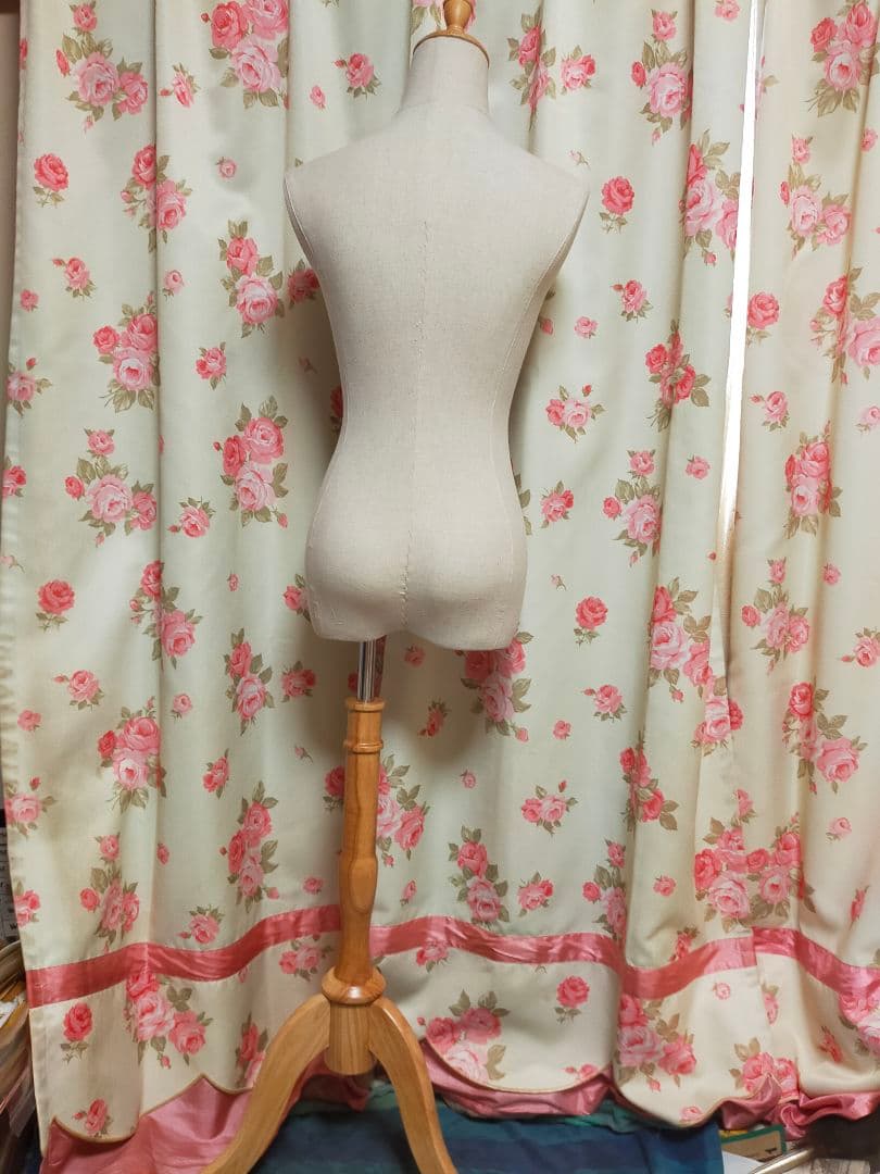 新品　スボン可　トルソー マネキン 7号 レディース 猫脚 木製　生地美品