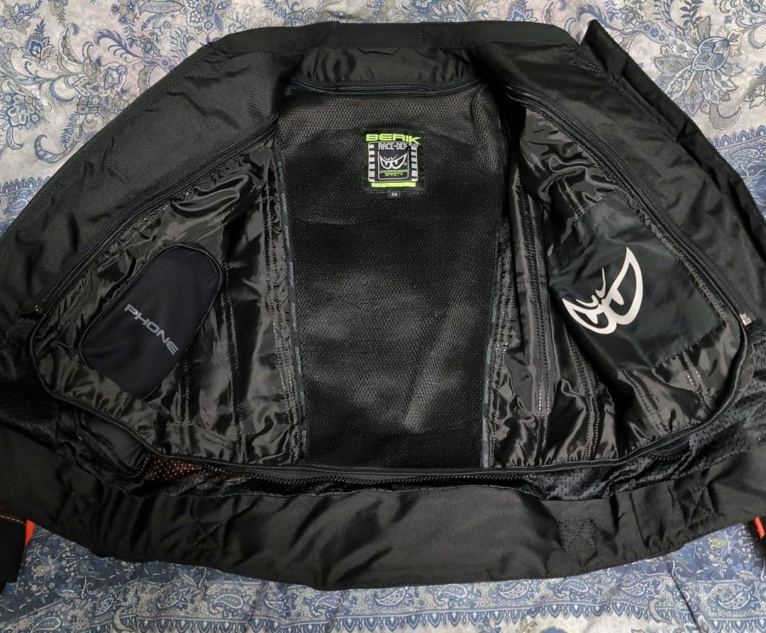 新品　ベリック　パンチング　レザージャケット　56サイズ　黒／白／赤　BERIK