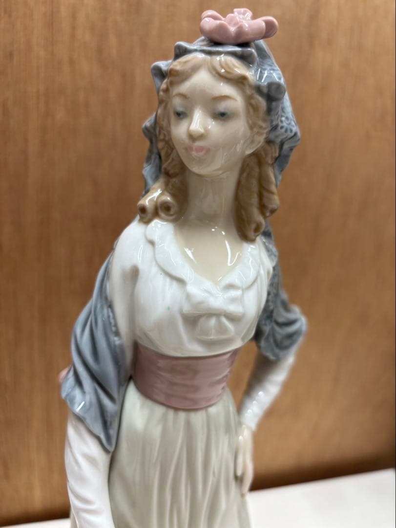 リアドロ ドレス レディ フィギュア 1個