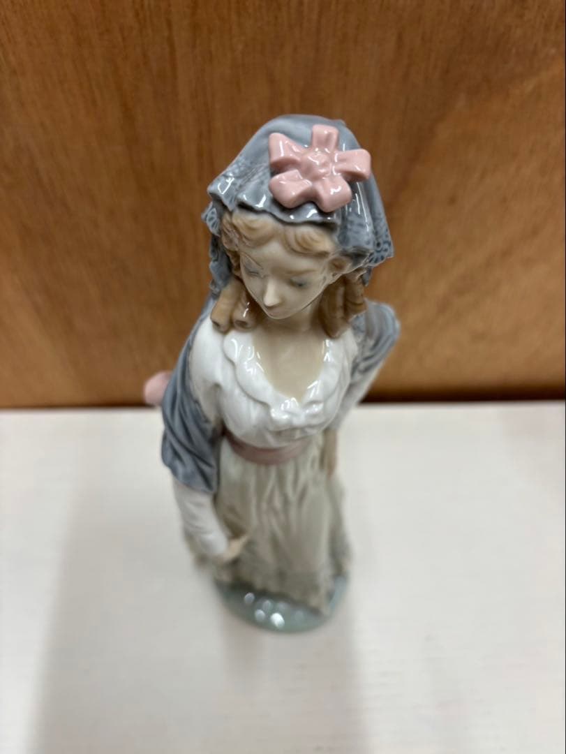 リアドロ ドレス レディ フィギュア 1個