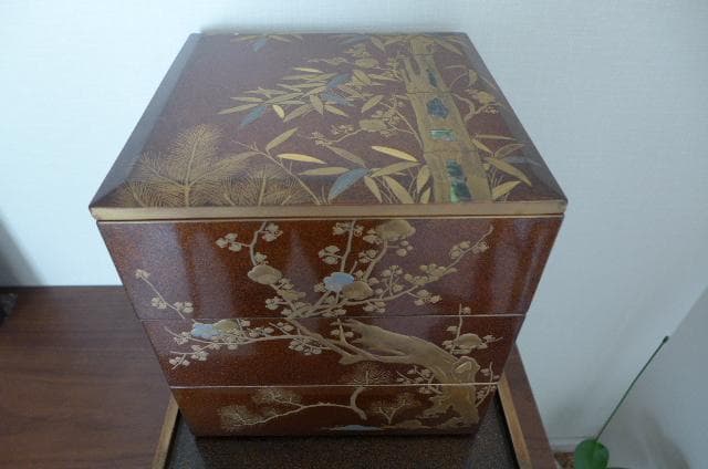 漆塗り重箱 花鳥風月 金箔装飾 木製漆器 時代物 重箱 螺鈿 松竹梅 高価な逸品