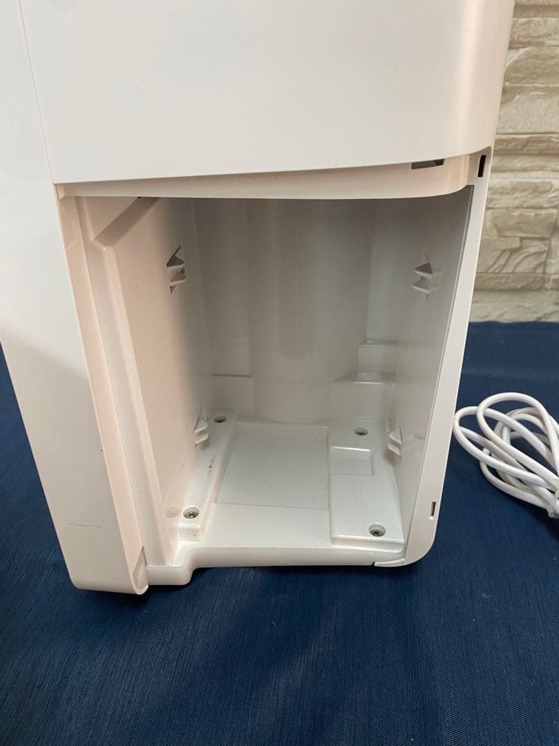 【高年式】25年製 SHARP シャープ　除湿機CV-T71-W