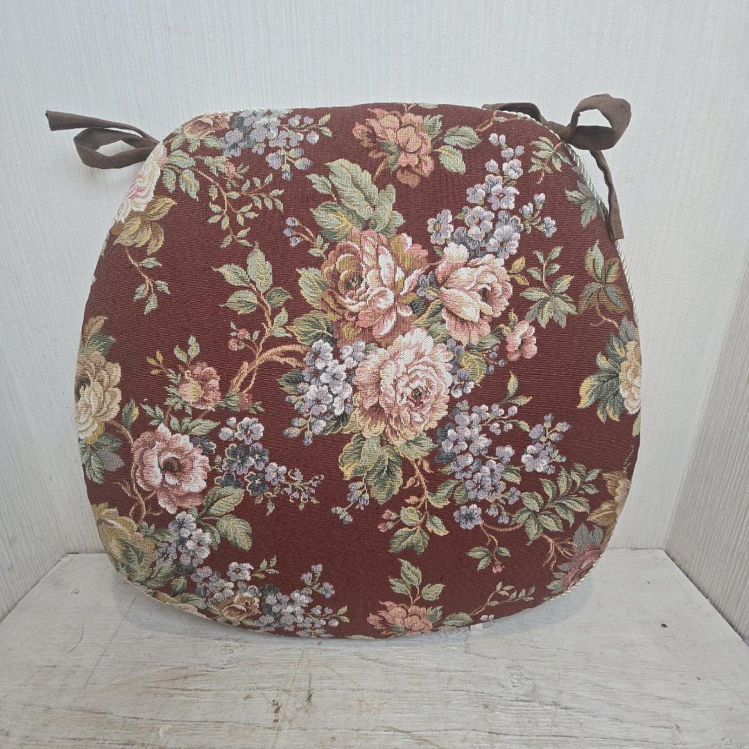 【4個セット】 新品 大判 バテイ クッション 赤 紐付き 薔薇 ローズ 馬蹄