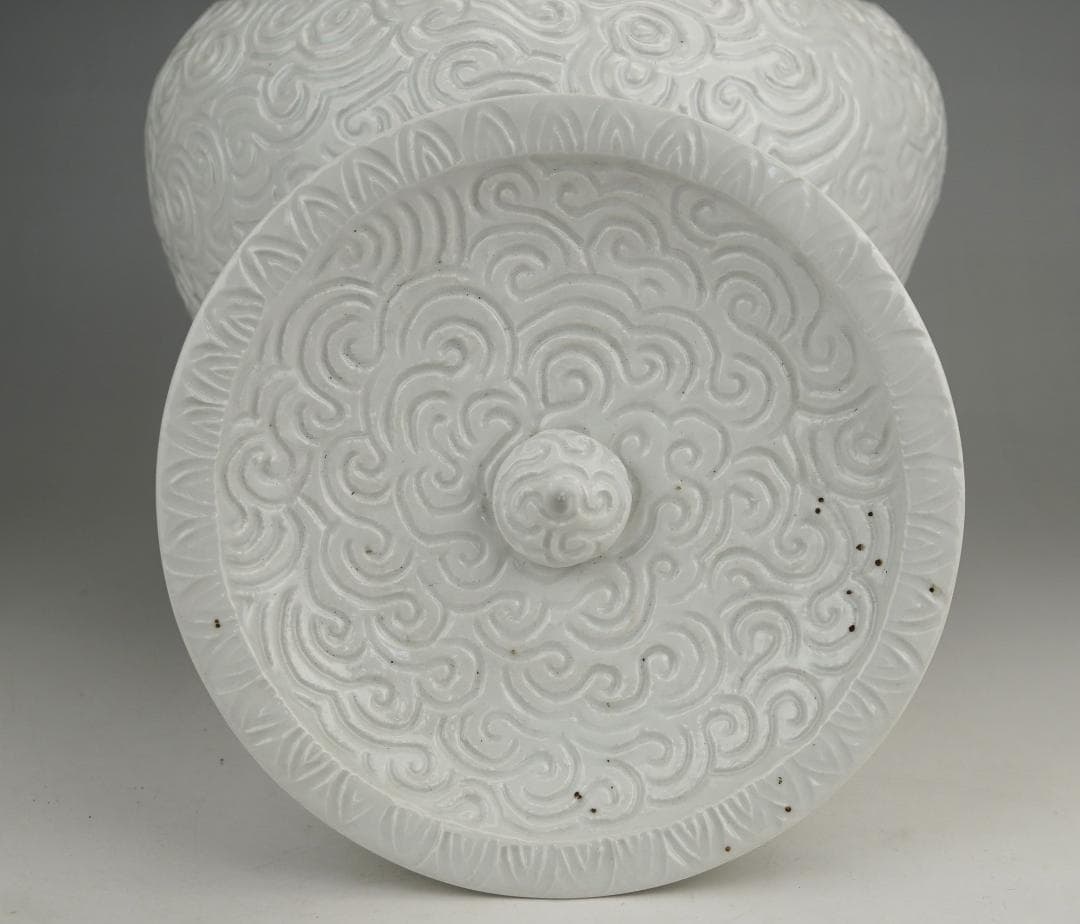 人気陶芸家◆益子焼◆坂田甚内作◆白磁波紋◆水指◆蓋付◆高さ22.4ｃｍ◆陶器美品