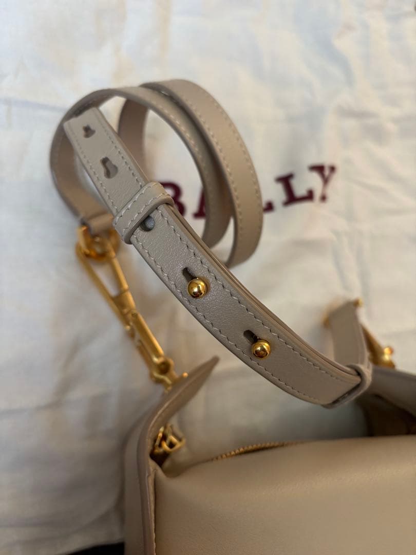 BALLY B-hookベージュ ショルダーバッグxs