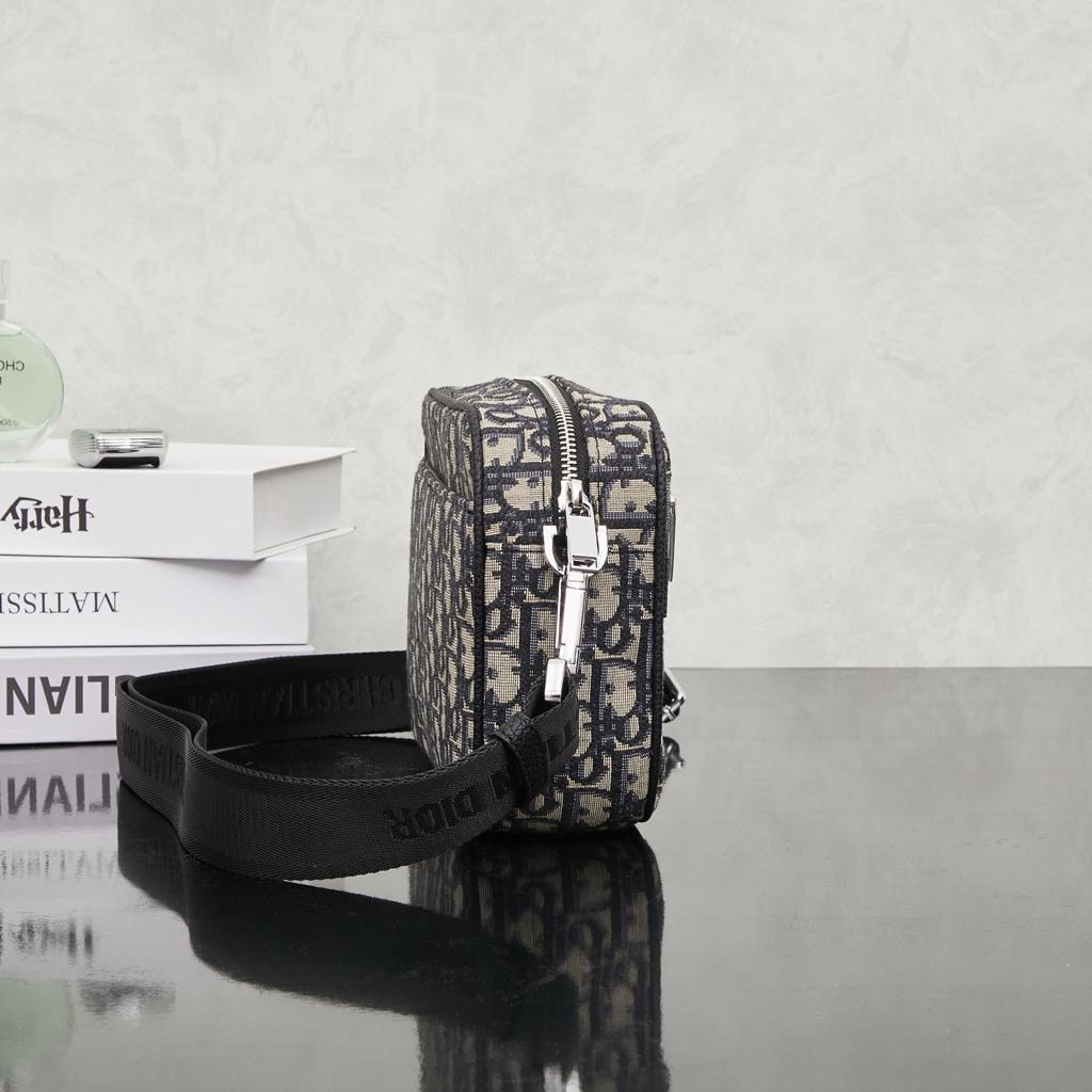 美品キャンバス × レザー　ショルダーバッグ　メッセンジャーバッグ