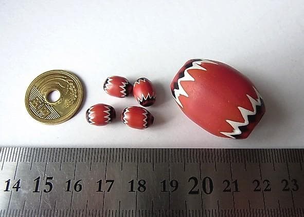 ★X1501★ヴェネチアン（A13）5層　芯青　ガラスビーズ　レッドシェブロン