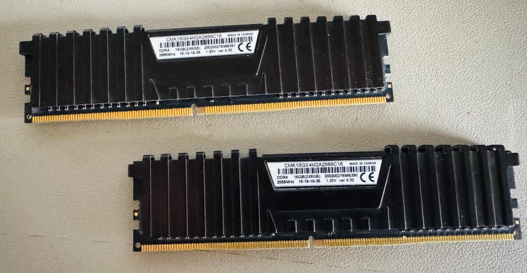メモリCorsair　CMK16GX4M2A2666C16 DDR4 8GB×2