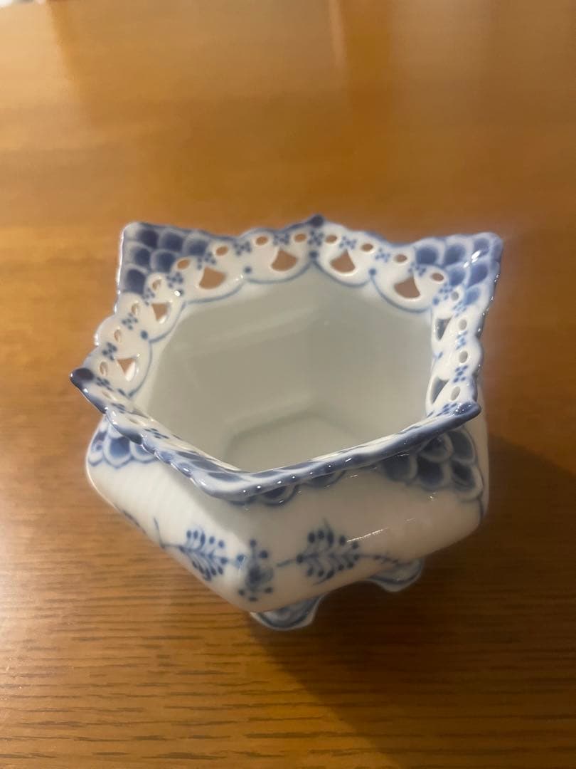 ロイヤルコペンハーゲンブルーブルーテッドフルーレスシュガーボウル