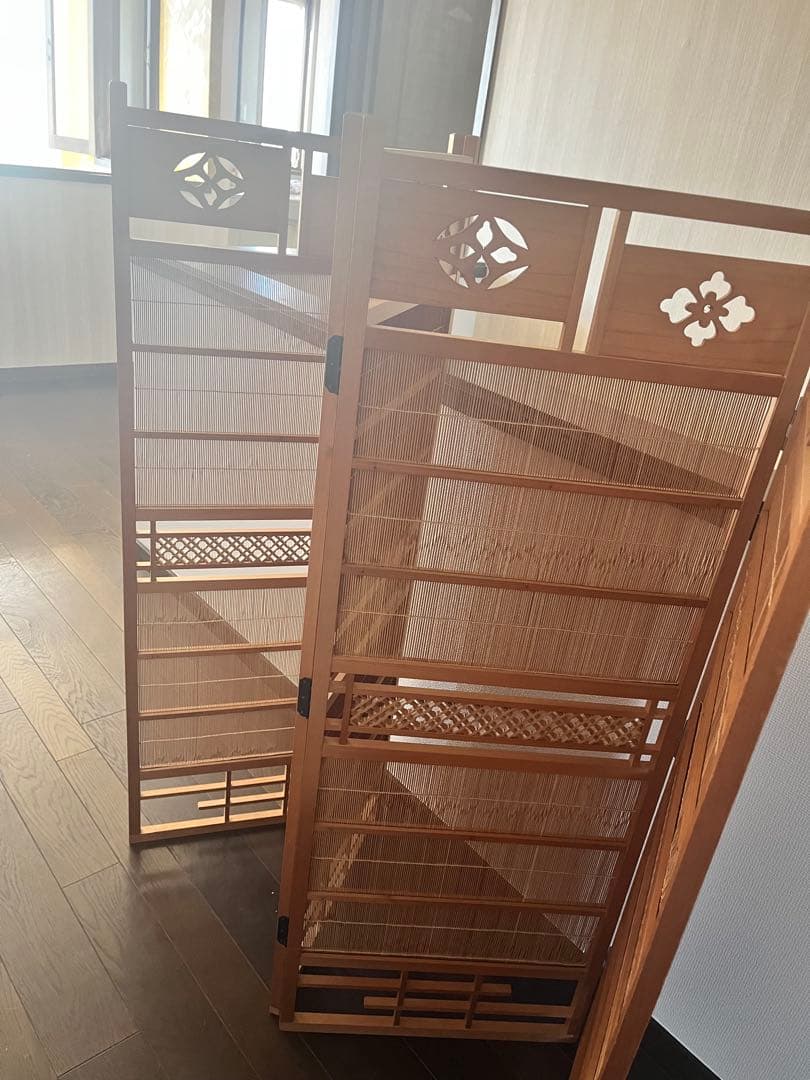 木製間仕切り 伝統的な和風デザイン