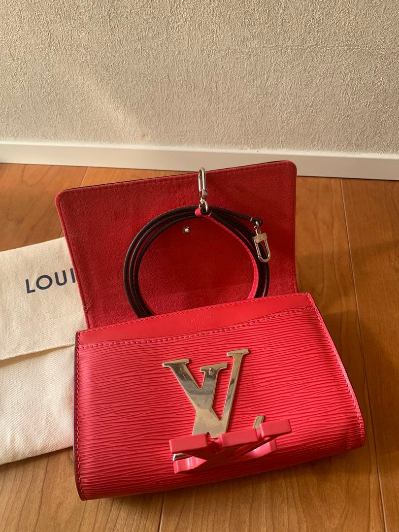 週末お値下げ中 Louis Vuitton エピレザー ショルダーバッグ