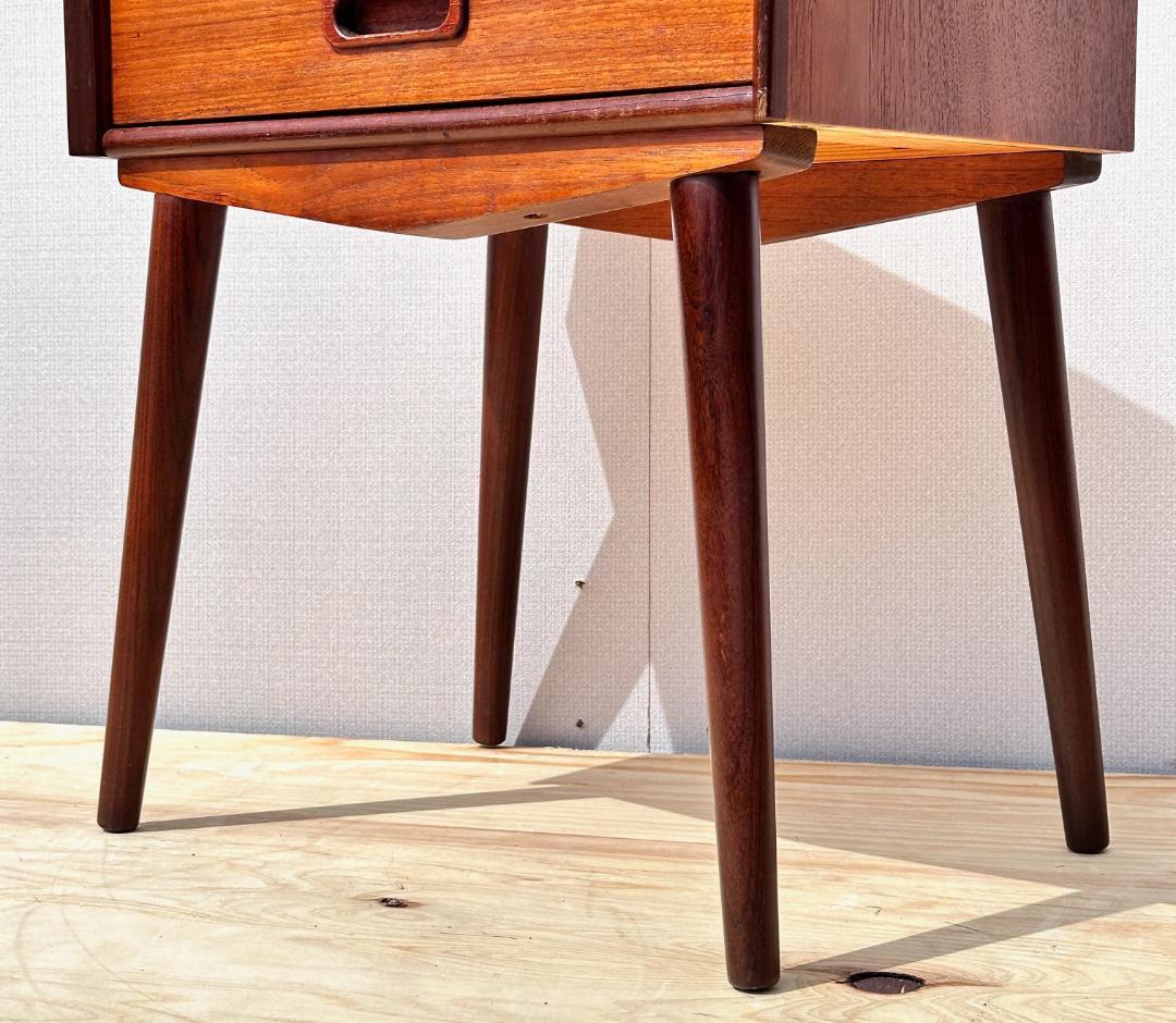 デンマークビンテージ　Danish　輸入家具　サイドチェスト　キャビネット