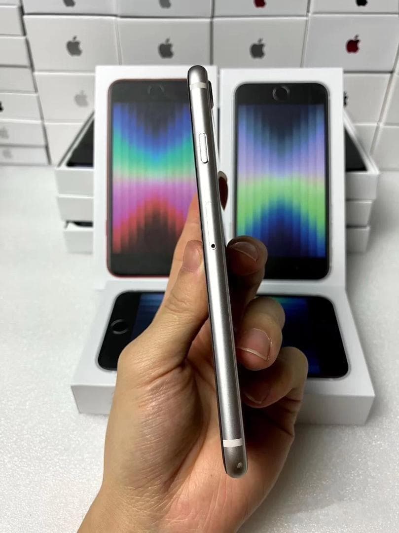 【超人気／超美品】iPhone SE3 64GB｜SIMフリー｜白