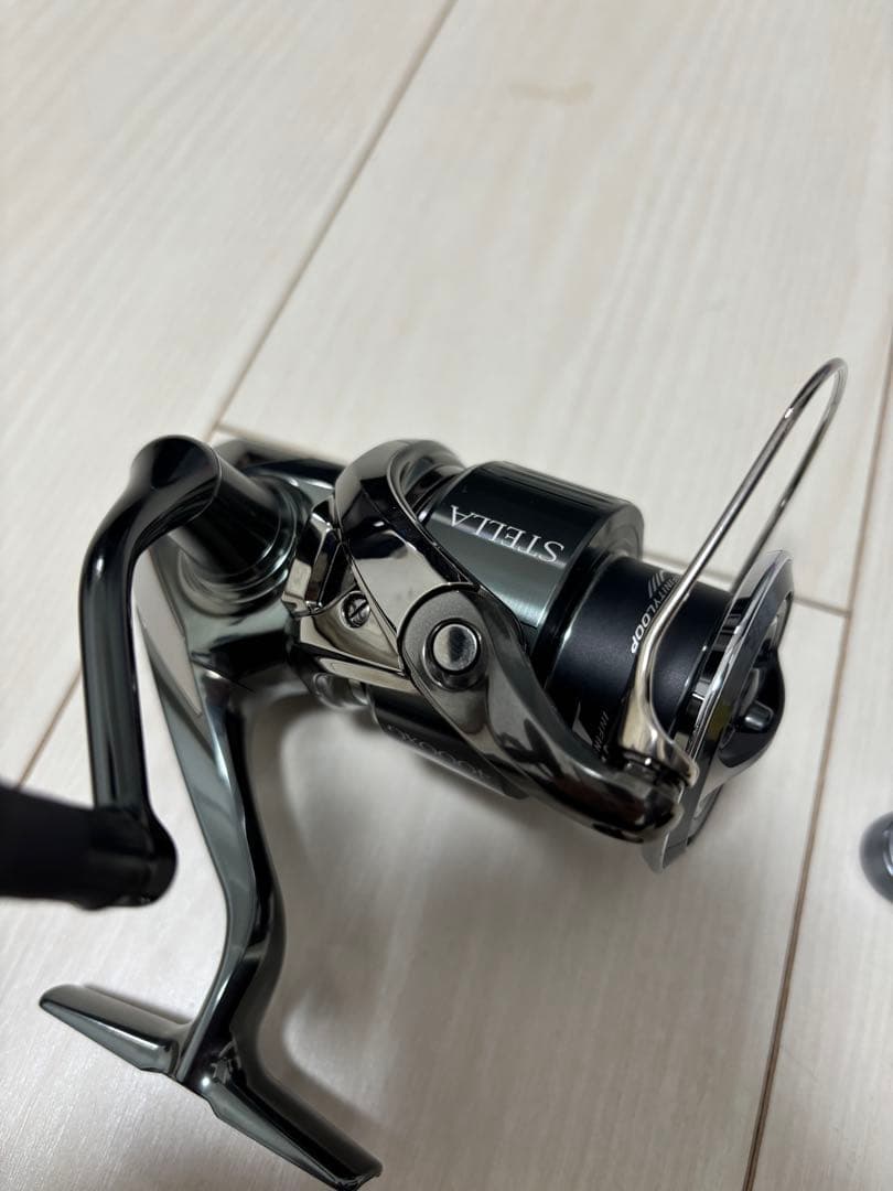 シマノ 22ステラ 4000XG STELLA シマノ純正リールスタンド付き