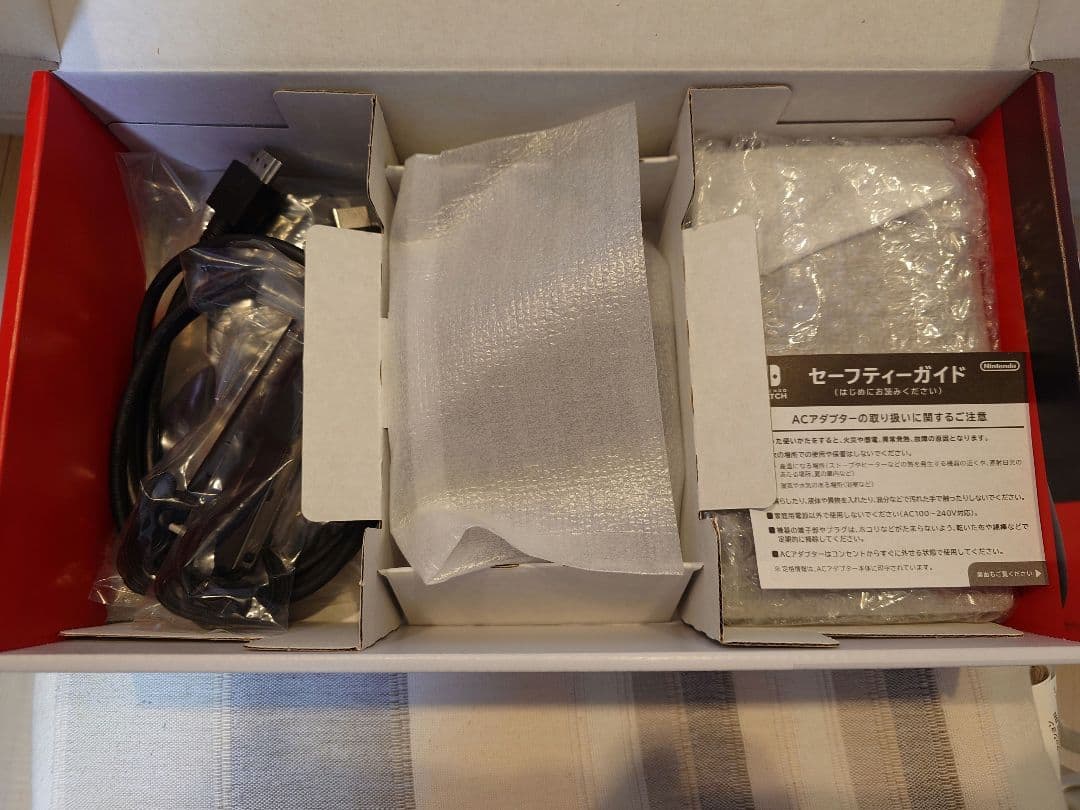NintendoSwitch本体+Joy-Con充電グリップ+LANアダプター