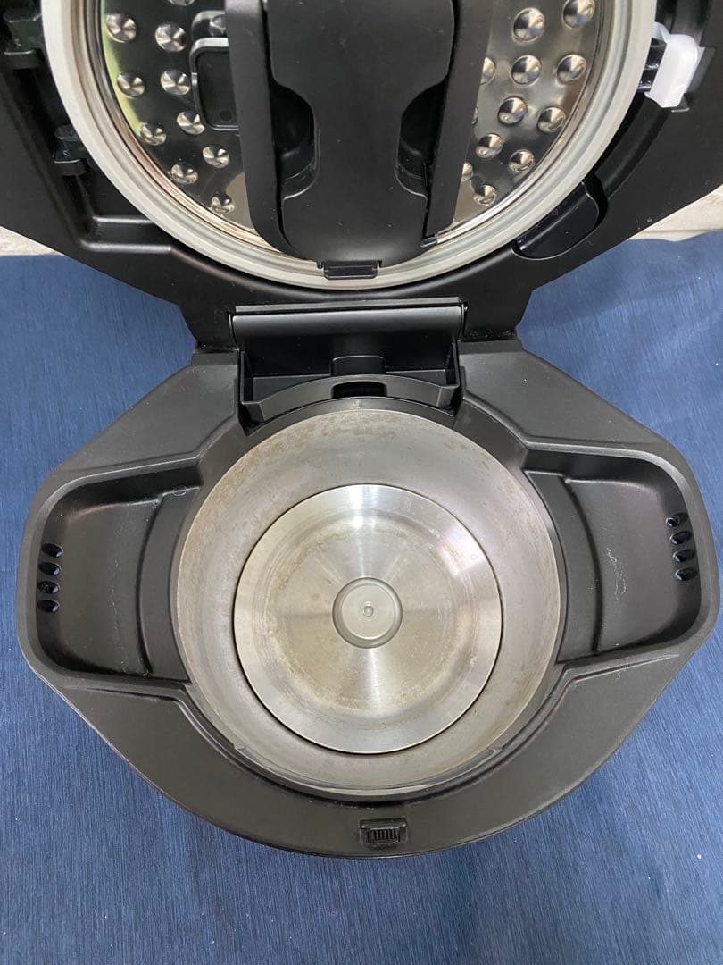 ヘルシオ 水なし自動調理鍋 ブラック　KN-HW16G-B 23年製 sharp