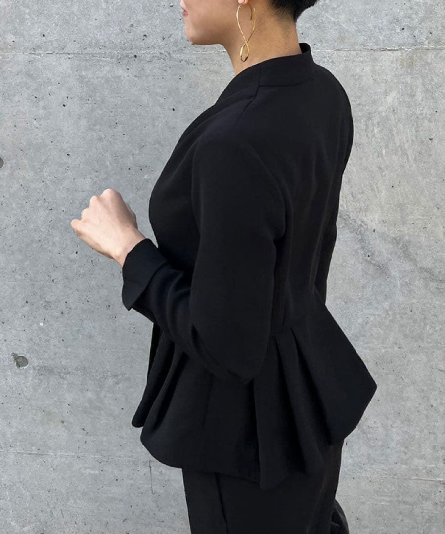 美品JENNEジェンヌ　カシュクールペプラムジャケット黒Mプリーツ　フォーマル