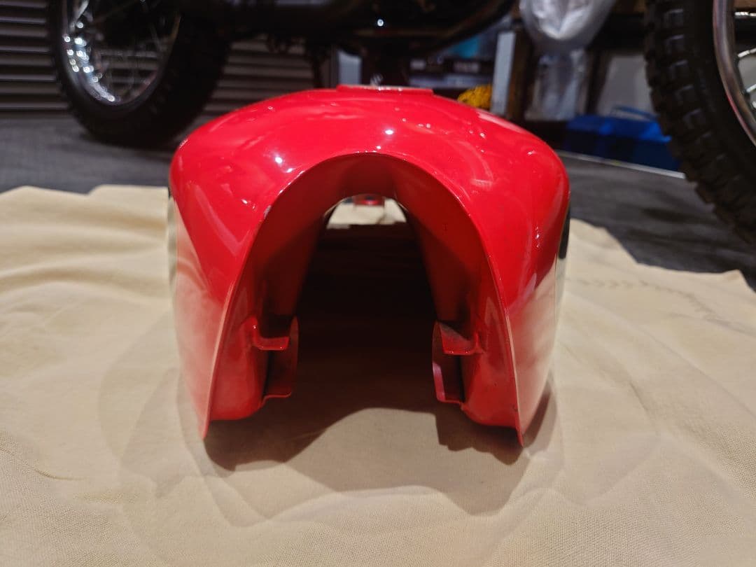 【週末限定！値下げ中】250TR タンク 赤 キャブ車