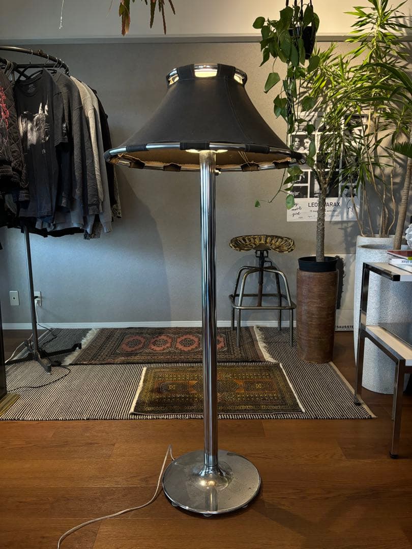 Anna Ehrner （アンナ・エーネル）クロームのフロアランプ