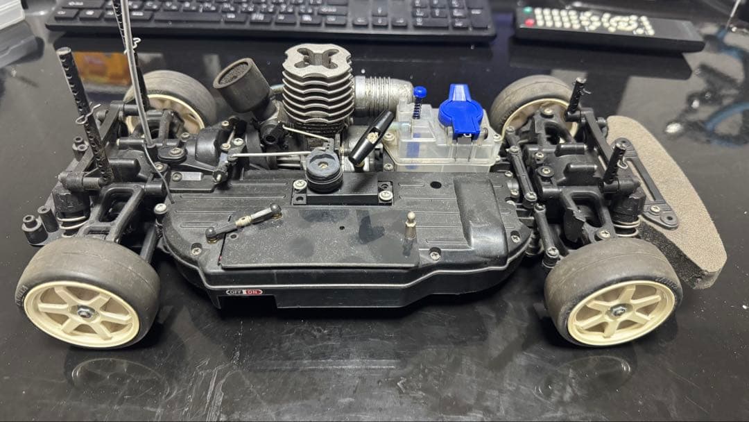 ガソリンエンジン ラジコンカー 1/10スケール