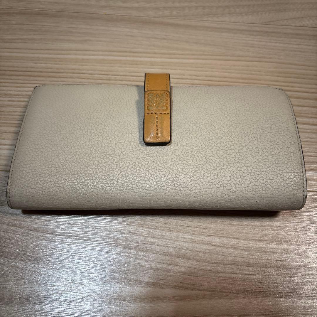 LOEWE ベージュ レザー 長財布